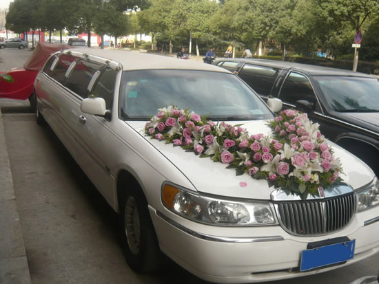 广州白色4排加长林肯・婚车 (3000元/天)广州中巴出租
